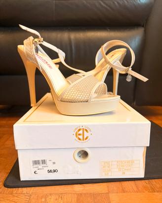 Scarpe con tacco
