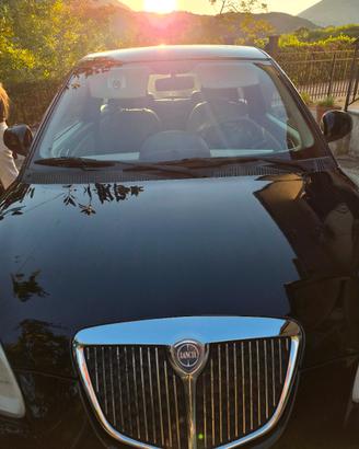  lancia y in buone condizioni