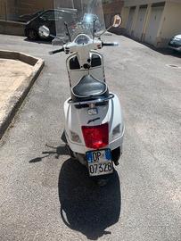 Vespa 300 gts
