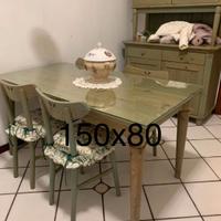 Credenza e tavolo in legno