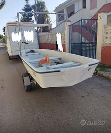 Barca motore e carrello