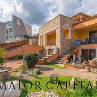 Cannigione | Villetta caposchiera su due livelli c