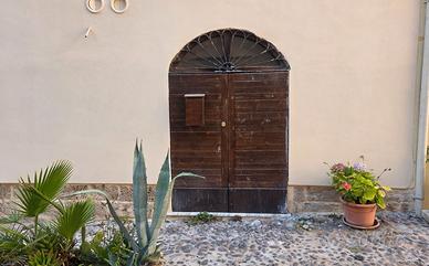 Alghero centro storico locale cantina