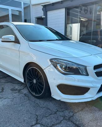 MERCEDES-BENZ CLA 200 d Automatic Premium Dark Nig