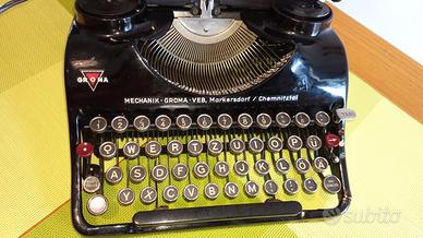 Macchina da scrivere antica "Groma" del 1930'