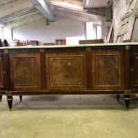 Mobile da sala in stile impero con top in marmo