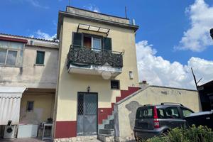 MONOLOCALE A POLLENA TROCCHIA