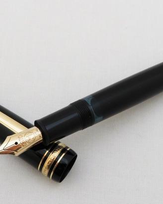Montblanc meisterstuck fountain pen 14 kt