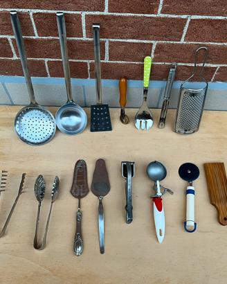 Lotto composto da 15 utensili da cucina nuovi