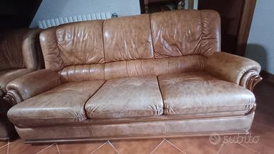 divano a 3 posti e 2 poltrone