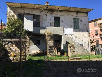 Rustico / Casale di 266 m² con più di 5 locali a C