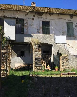 Rustico / Casale di 266 m² con più di 5 locali a C
