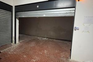 Ampio box auto/garage 40 mq - vomero, napoli