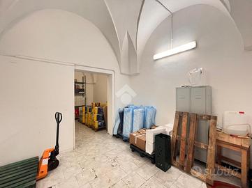 NEGOZIO A TARANTO
