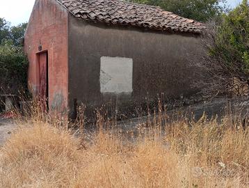 Terreno agricolo con casetta catastata