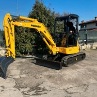 E221 - Escavatore 30 q Komatsu PC30