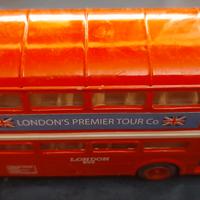 2 GIOCATTOLINI - 1 BUS INGLESE + 1 AEREO CACCIA