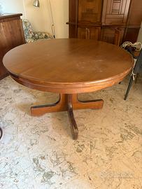 Tavolo in legno massello allungabile