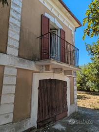 Villetta indipendente con ampio giardino, terrazzo