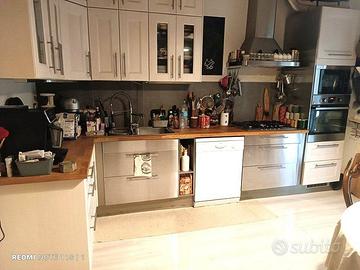 Appartamento a Poggio a Caiano, 5 locali