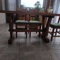 Tavolo in noce massiccio 