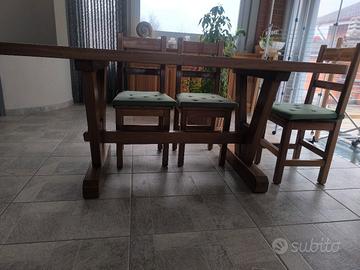 Tavolo in noce massiccio 