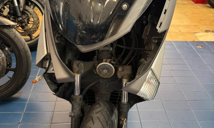 Yamaha nmax 125 incidentato frontalmente