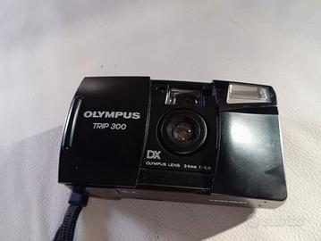 macchina fotografica Olympus trip 300