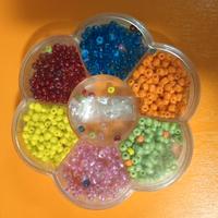 Scatola perline colorate con gancetti
