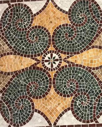 Tavolino da salotto in mosaico di marmo