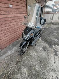  Beverly 200 