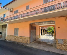 Villa - soluzione indipendente (corte)