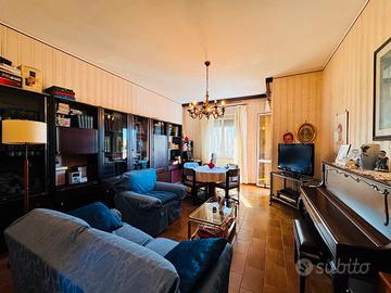 ? Appartamento con 3 camere, balconi, garage