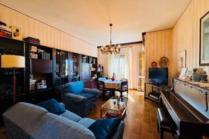 Appartamento con 3 camere, balconi, garage