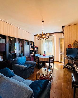 ? Appartamento con 3 camere, balconi, garage