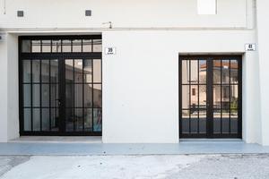 Loft locale commerciale con giardino parcheggio