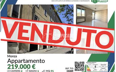 TRE LOCALI CON POSTO AUTO