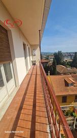 Appartamento di 149 m² con più di 5 locali e box a