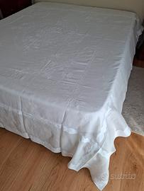 Copri letto in organza bianca ricamata