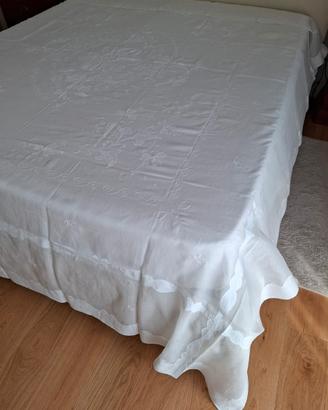 Copri letto in organza bianca ricamata