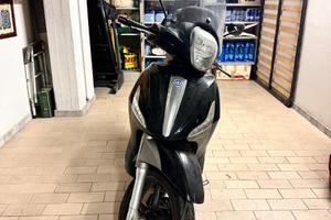 Beverly 350 SportTouring ie ABS 2016