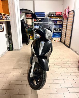 Beverly 350 SportTouring ie ABS 2016