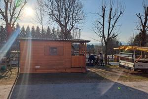 roulotte e  preingresso in legno