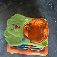 Girello per bambini con giochini