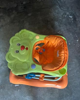 Girello per bambini con giochini