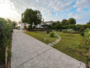 Bifamiliare/villa singola composta da 2 unità abit