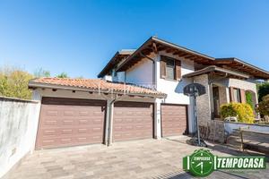 VILLA SINGOLA LIBERA SU QUATTRO LATI