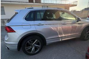 Volkswagen Tiguan 2.0 tdi R-line dsg