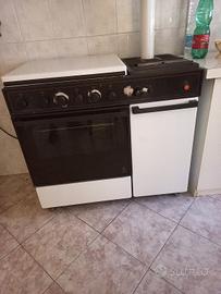 cucina a gas con forno e stufa 