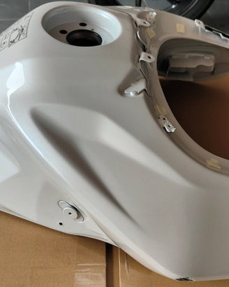 Serbatoio Triumph Tiger 900 24-26 leggero graffio